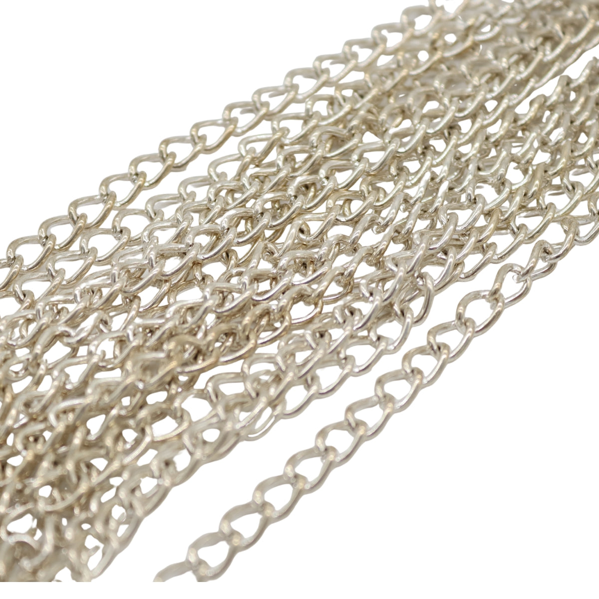 Flogger met metalen kettingen om mee te slaan