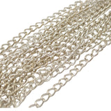 Flogger met metalen kettingen om mee te slaan
