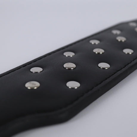 Metalen studs op een paddle